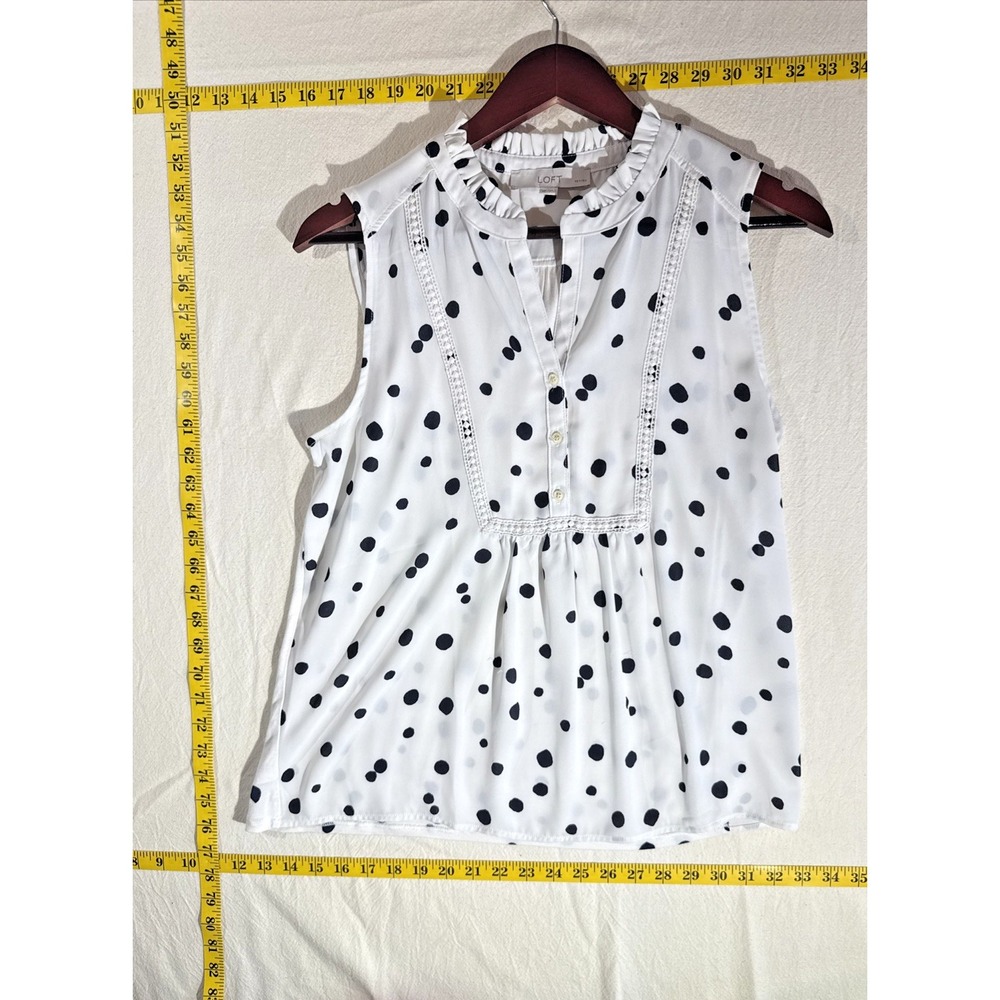 LOFT Womens MP White Sleeveless V-Neck Ruffle Trim Button Navy Polka Dot Blouse